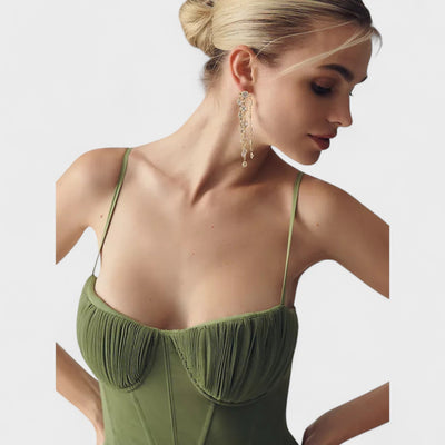 Élodie – The pleated dress that conquers with elegance